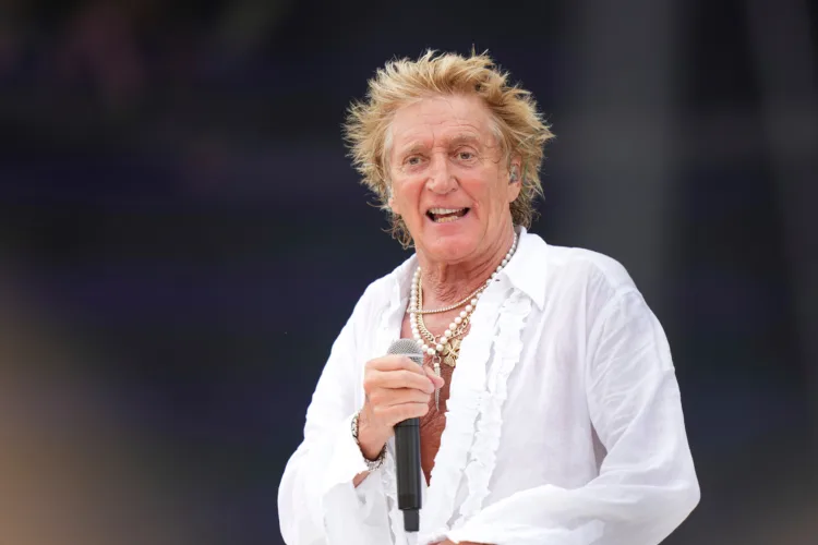 Sir Rod Stewart calls off remaining tour dates after coronary stent procedure